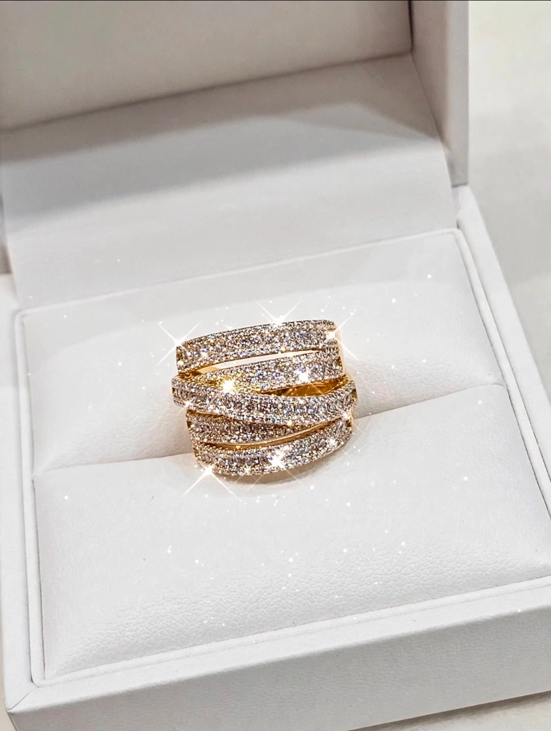 Luxe intertwined ring