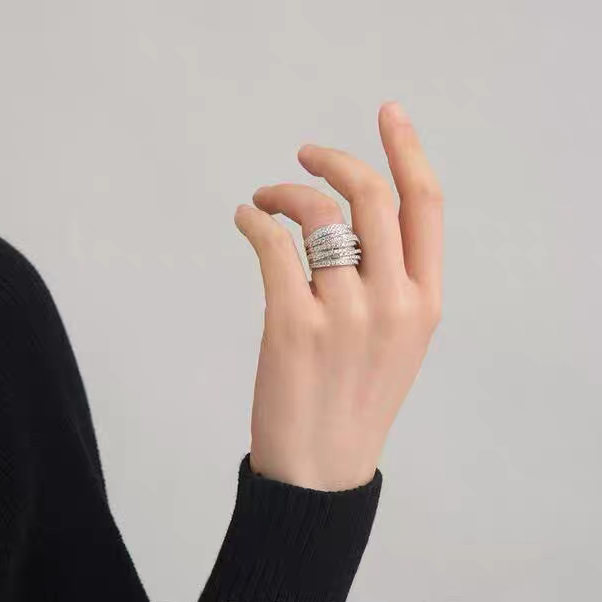 Luxe intertwined ring